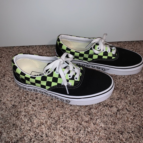 Vans Shoes - Women’s retro Vans